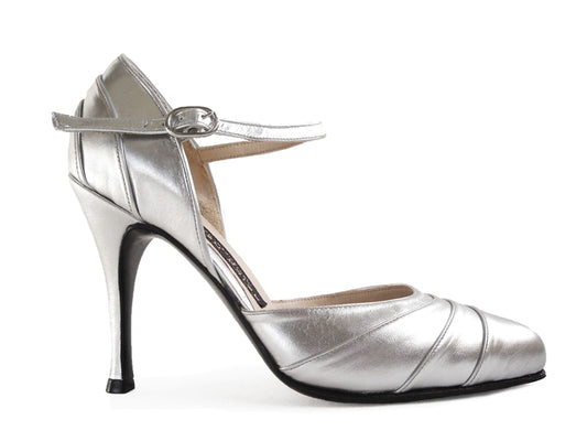 Media Vuelta. Arika Nerguiz Tango Dance Shoes. Broadway Theatrical Shoes.