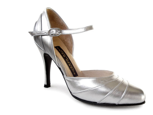 Media Vuelta. Arika Nerguiz Tango Dance Shoes. Broadway Theatrical Shoes.