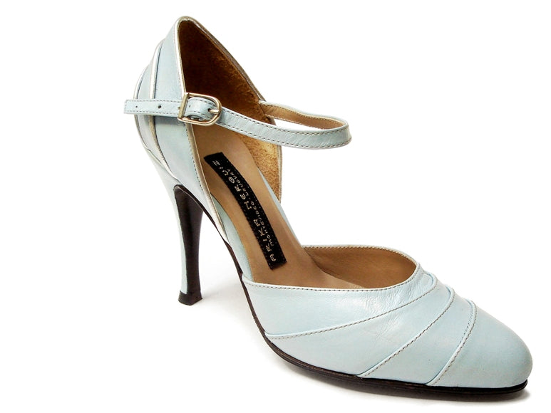 Media Vuelta. Arika Nerguiz Tango Dance Shoes. Broadway Theatrical Shoes.