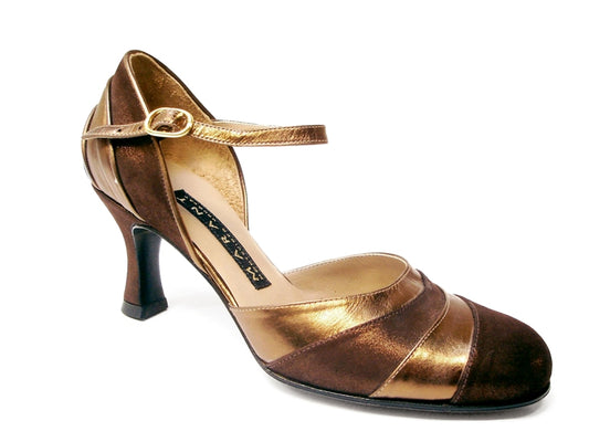 Media Vuelta. Arika Nerguiz Tango Dance Shoes. Broadway Theatrical Shoes.