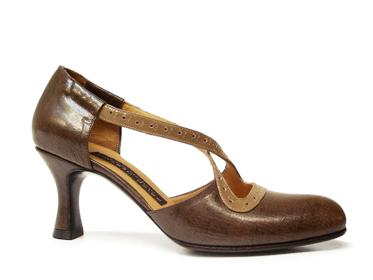 Ocho en Tango. Arika Nerguiz Tango Dance Shoes. Broadway Theatrical Shoes.