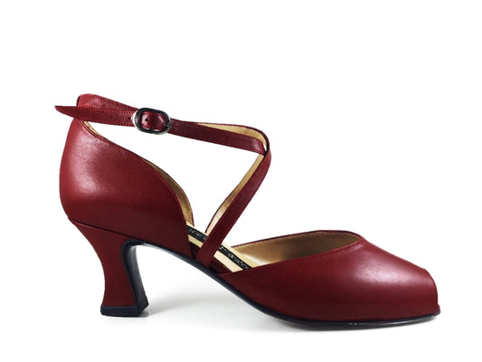 Confidencias. Arika Nerguiz Tango Dance Shoes. Broadway Theatrical Shoes.