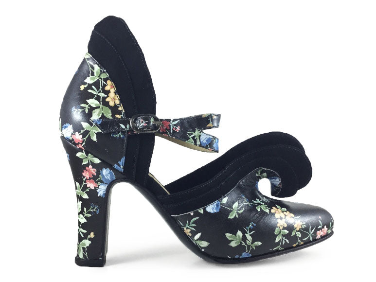 Cisne. Arika Nerguiz Tango Dance Shoes. Broadway Theatrical Shoes.