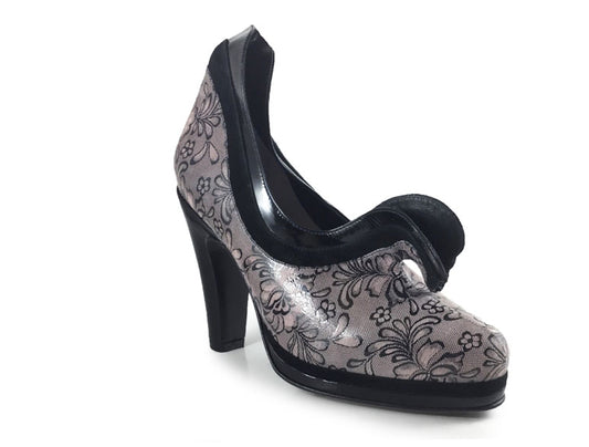 Cisne. Arika Nerguiz Tango Dance Shoes. Broadway Theatrical Shoes.